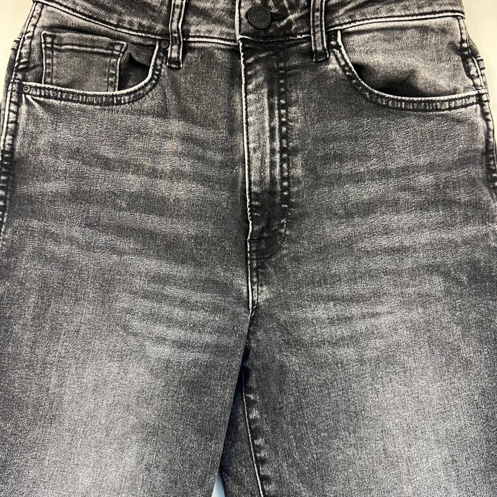 Kut from the Kloth straight leg Melissa Jeans - Picture 3 of 5